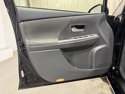 Used 2012 Toyota Prius V Three image 8