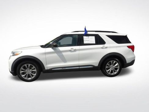 Certified 2021 Ford Explorer XLT w/ Equipment Group 202A RWD image 7