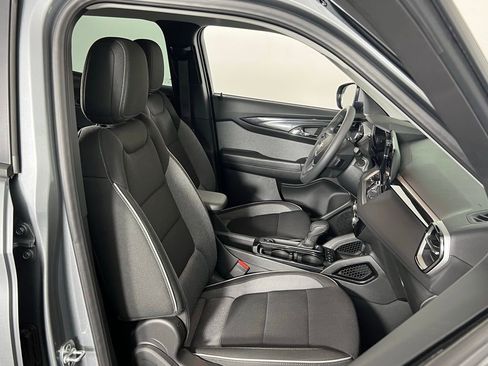 Used 2025 Chevrolet TrailBlazer LT image 30