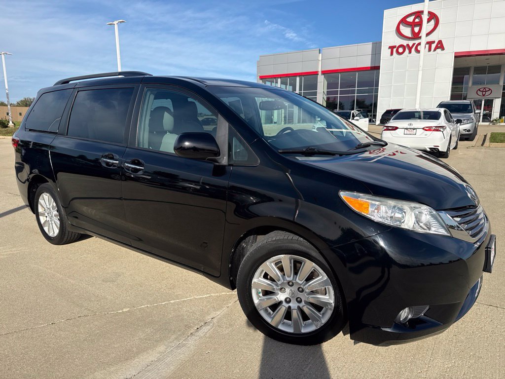 Used 2015 Toyota Sienna XLE w/ XLE Navigation Package AWD/4WD image 2