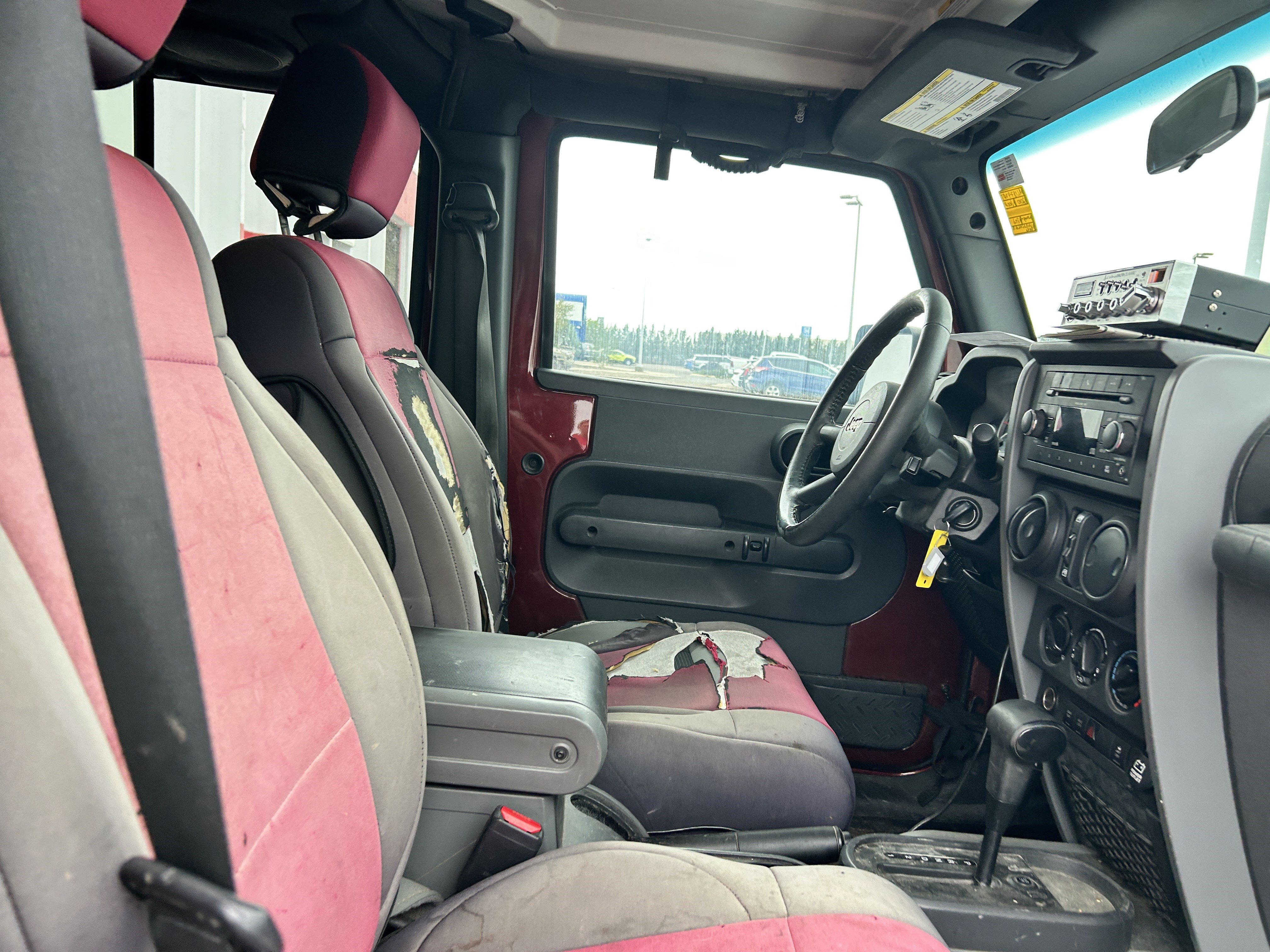 Used 2010 Jeep Wrangler Unlimited Rubicon AWD/4WD image 12