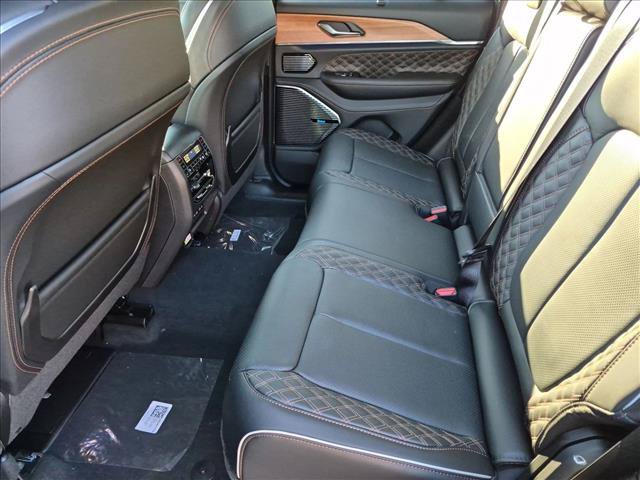 New 2027 Jeep Grand Cherokee Summit AWD/4WD image 15
