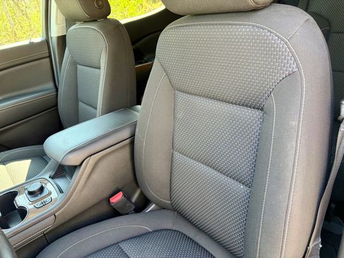 Used 2023 GMC Acadia SLE w/ Driver Convenience Package FWD image 26
