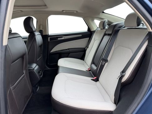 Used 2019 Ford Fusion SE w/ Equipment Group 151A FWD image 19