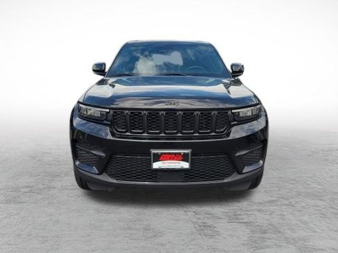 Used 2023 Jeep Grand Cherokee Altitude AWD/4WD image 2