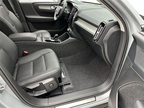 Certified 2025 Volvo XC40 B5 Core image 25