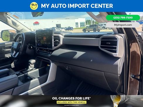 Used 2024 Toyota Tundra Limited w/ Power Package AWD/4WD image 30