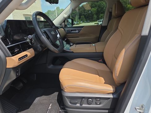 Used 2025 INFINITI QX80 Sensory AWD/4WD image 5