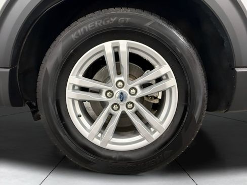 Used 2023 Ford Explorer XLT image 24