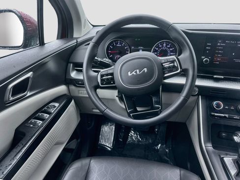 Used 2024 Kia Carnival LX FWD image 21