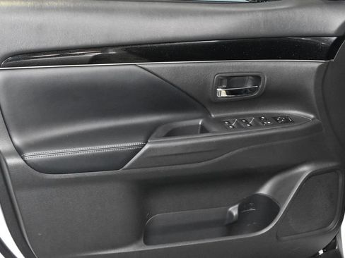 Used 2020 Mitsubishi Outlander SE FWD image 4