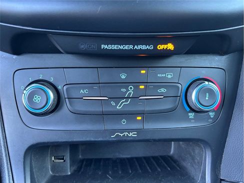 Used 2015 Ford Focus SE image 23