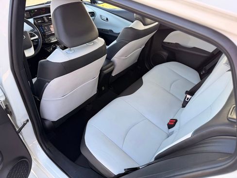 Used 2017 Toyota Prius Four image 28