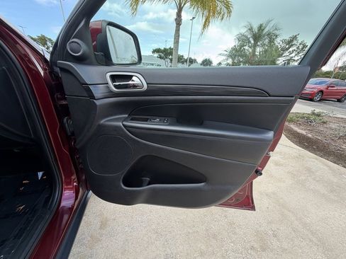 Used 2022 Jeep Grand Cherokee Laredo E image 27