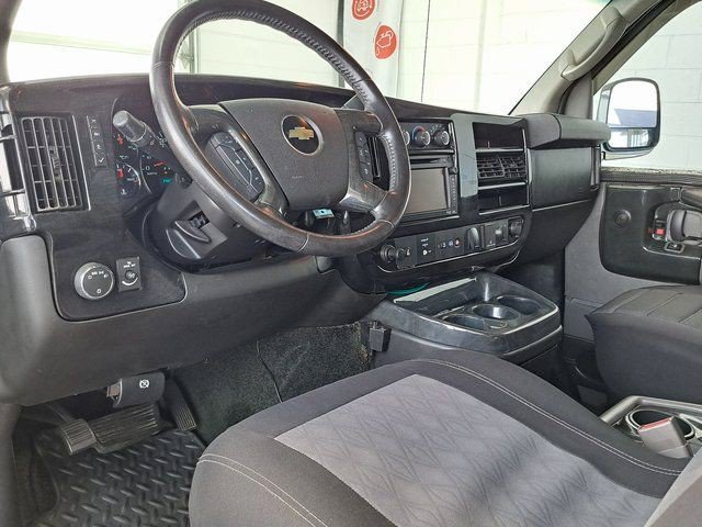 Used 2015 Chevrolet Express 2500 RWD image 8