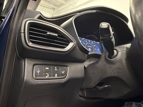 Used 2020 Hyundai Santa Fe Limited AWD/4WD image 31