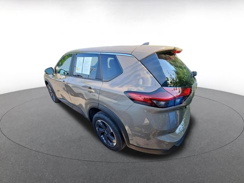 Used 2025 Nissan Rogue SV FWD image 3