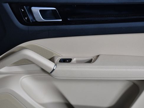 Used 2019 Porsche Cayenne image 28