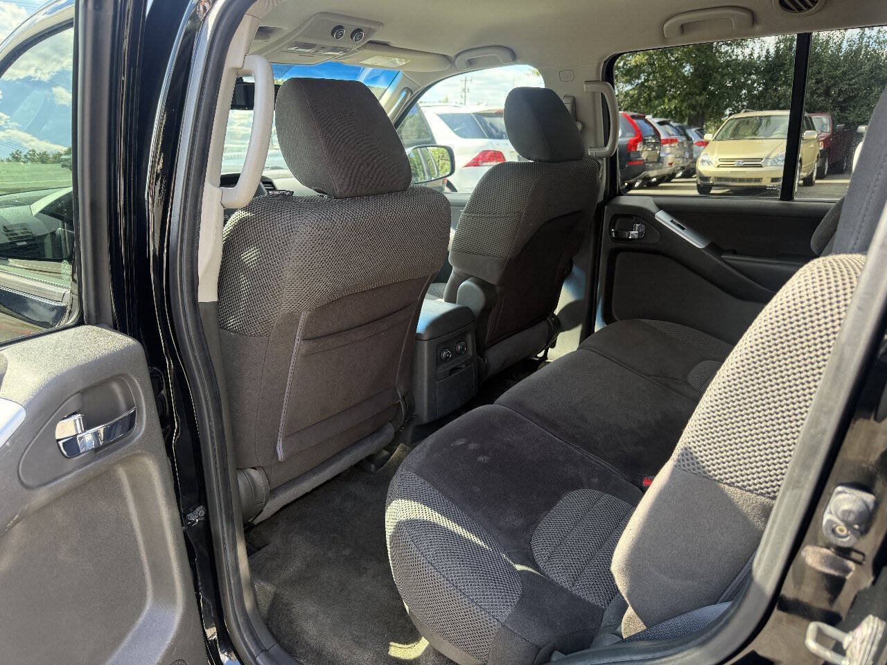 Used 2012 Nissan Pathfinder SV AWD/4WD image 10