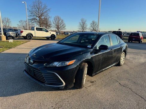 Used 2022 Toyota Camry LE image 3