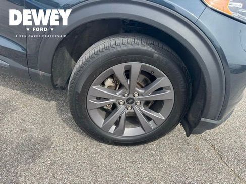 Used 2022 Ford Explorer XLT w/ Equipment Group 202A AWD/4WD image 16