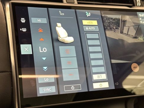 Used 2024 Land Rover Discovery Sport S image 23