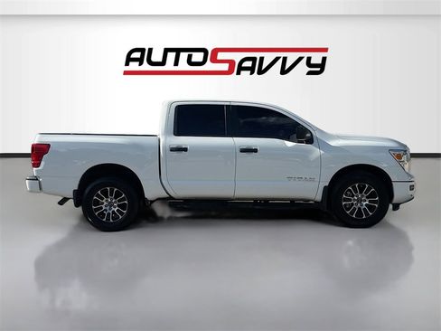 Used 2024 Nissan Titan SV w/ SV Convenience Package image 8