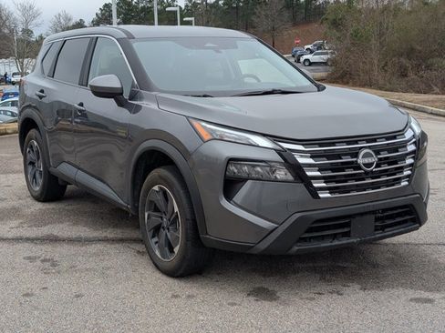 Used 2025 Nissan Rogue SV image 3