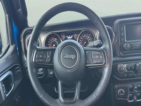 Used 2021 Jeep Gladiator Willys image 12