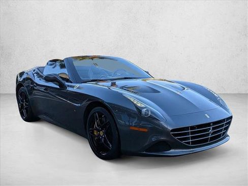 Used 2015 Ferrari California T image 3