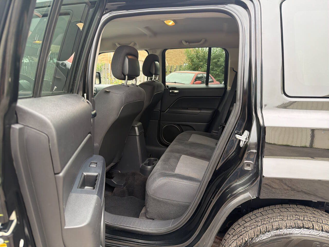 Used 2014 Jeep Patriot Latitude AWD/4WD image 20