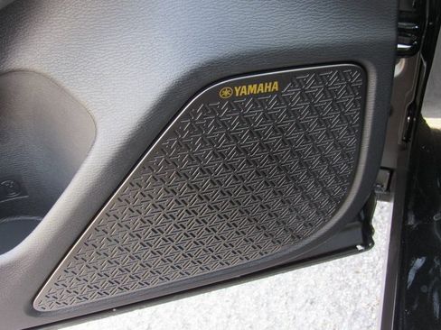 New 2025 Mitsubishi Outlander SE image 13