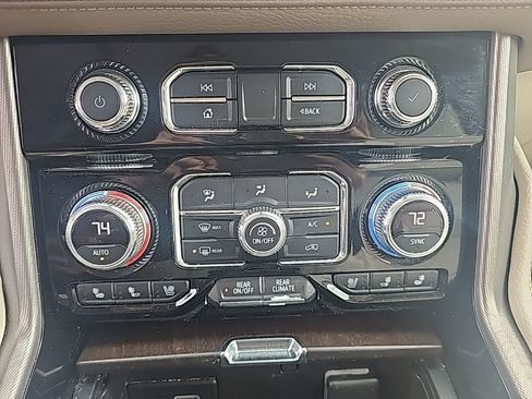 Used 2022 GMC Yukon XL Denali w/ Denali Ultimate Package image 28