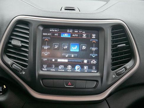 Used 2015 Jeep Cherokee Limited AWD/4WD image 27