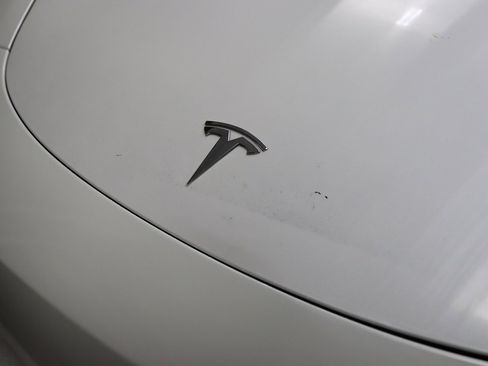 Used 2022 Tesla Model 3 Standard Range image 3