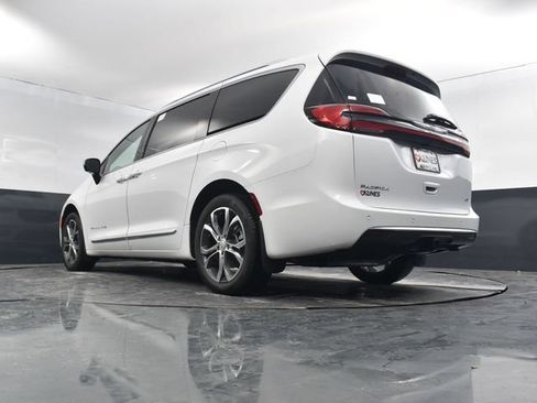 New 2026 Chrysler Pacifica Pinnacle w/ Trailer Tow Group AWD/4WD image 53