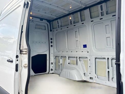 Used 2024 Mercedes-Benz Sprinter 2500 image 19