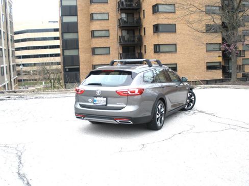 Used 2019 Buick Regal Essence w/ Driver Confidence Package I AWD/4WD image 16