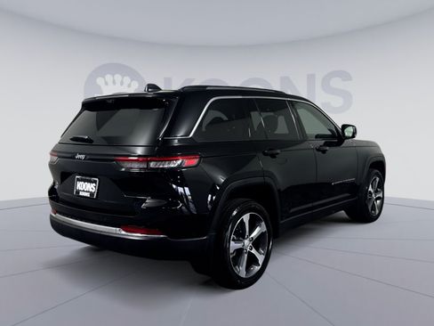 Used 2022 Jeep Grand Cherokee Limited 4xe w/ Luxury Tech Group II AWD/4WD image 7