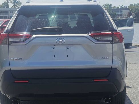 Used 2019 Toyota RAV4 XLE FWD image 4