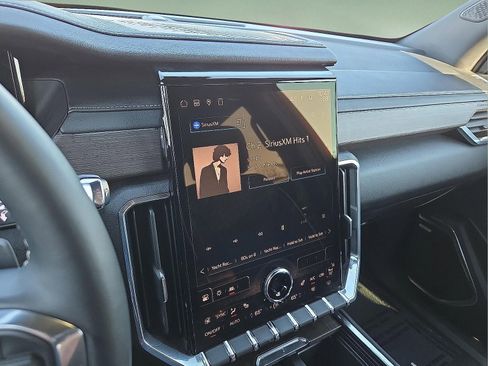 Used 2025 GMC Acadia Denali image 15