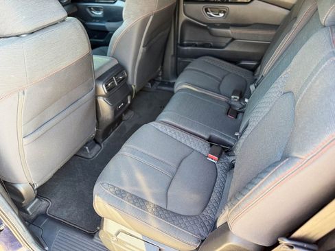 Used 2025 Honda Pilot Sport image 11
