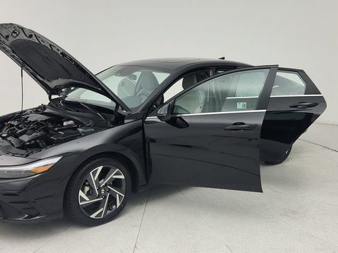 Used 2024 Hyundai Elantra Limited FWD image 10