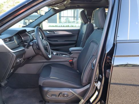 New 2025 Jeep Grand Cherokee Laredo X w/ Luxury Tech Group I image 13