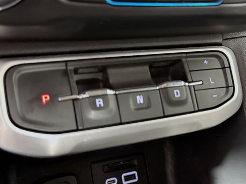 Used 2023 GMC Acadia SLE w/ Driver Convenience Package FWD image 20
