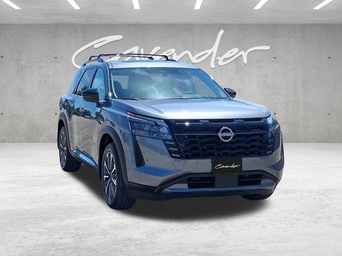 New 2026 Nissan Pathfinder Platinum FWD image 2