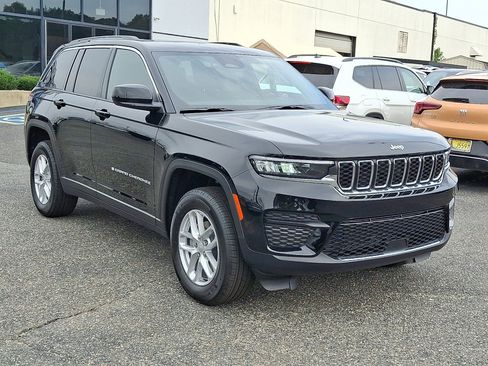 New 2025 Jeep Grand Cherokee Laredo X image 3