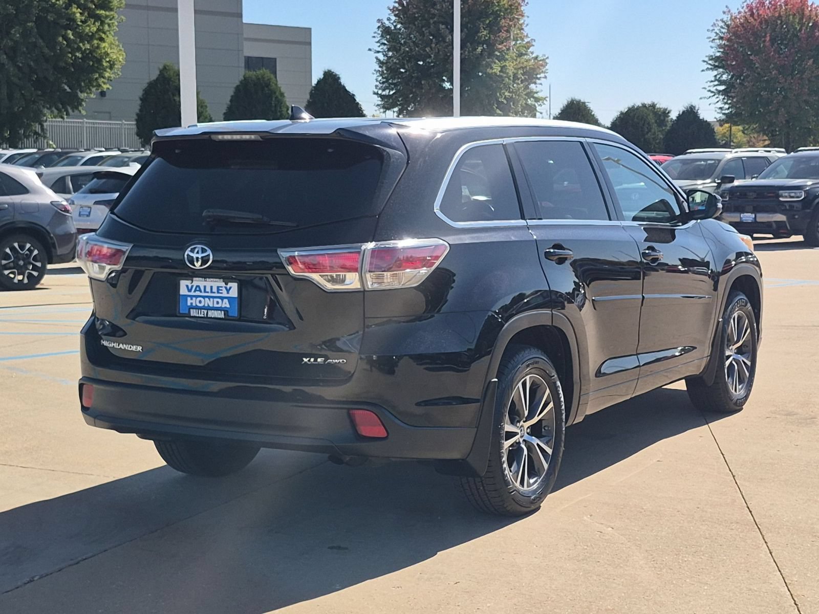Used 2016 Toyota Highlander XLE AWD/4WD image 6