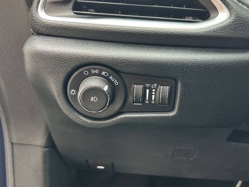 Used 2025 Chrysler Pacifica Limited FWD image 14