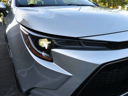 Used 2021 Toyota Corolla XLE FWD image 39